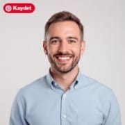 Gemlik’te lastikçi hizmeti alan müşteri portre fotoğrafı gülümseyen erkek